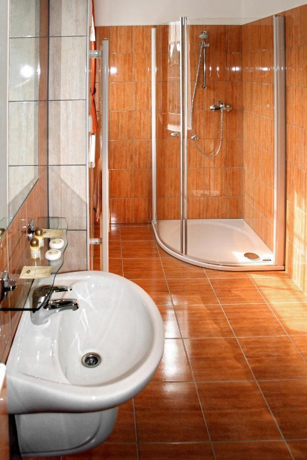 Wellness Hotel Hukvaldy Polopenze A Wellness V Cene Pribor Exterior foto