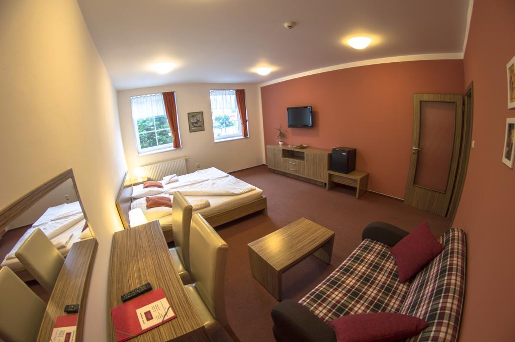 Wellness Hotel Hukvaldy Polopenze A Wellness V Cene Pribor Exterior foto