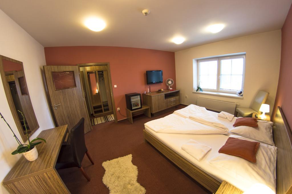 Wellness Hotel Hukvaldy Polopenze A Wellness V Cene Pribor Exterior foto