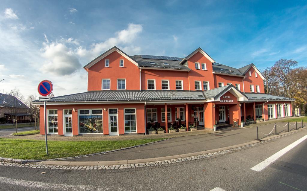 Wellness Hotel Hukvaldy Polopenze A Wellness V Cene Pribor Exterior foto